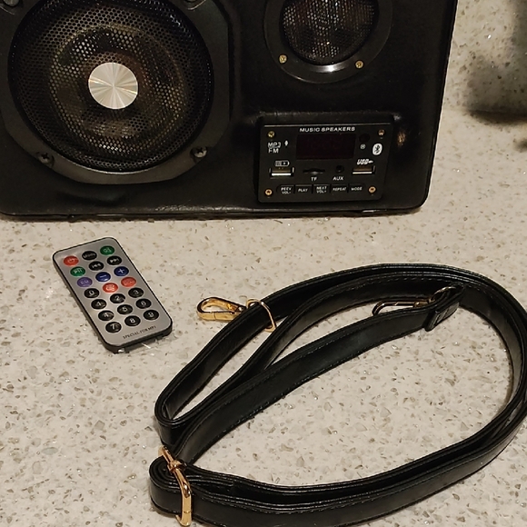 Black Portable Bluetooth Speaker boombox purse (FUNCTIONAL!!) - Picture 9 of 11